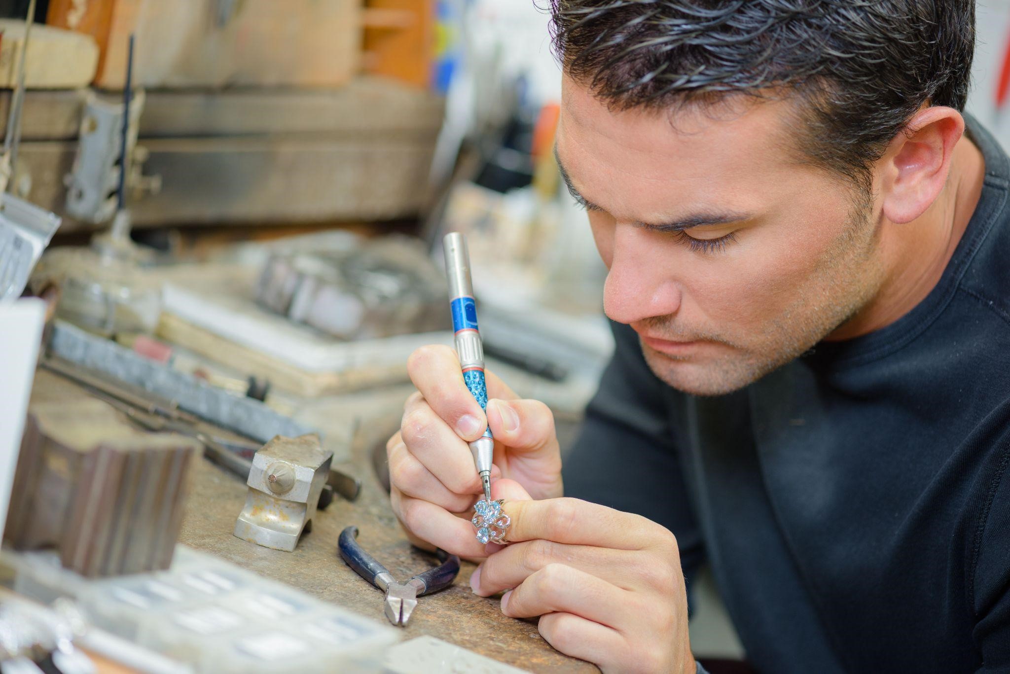 7 Tips for Finding the Best Wholesale Custom Jewelry Manufacturer